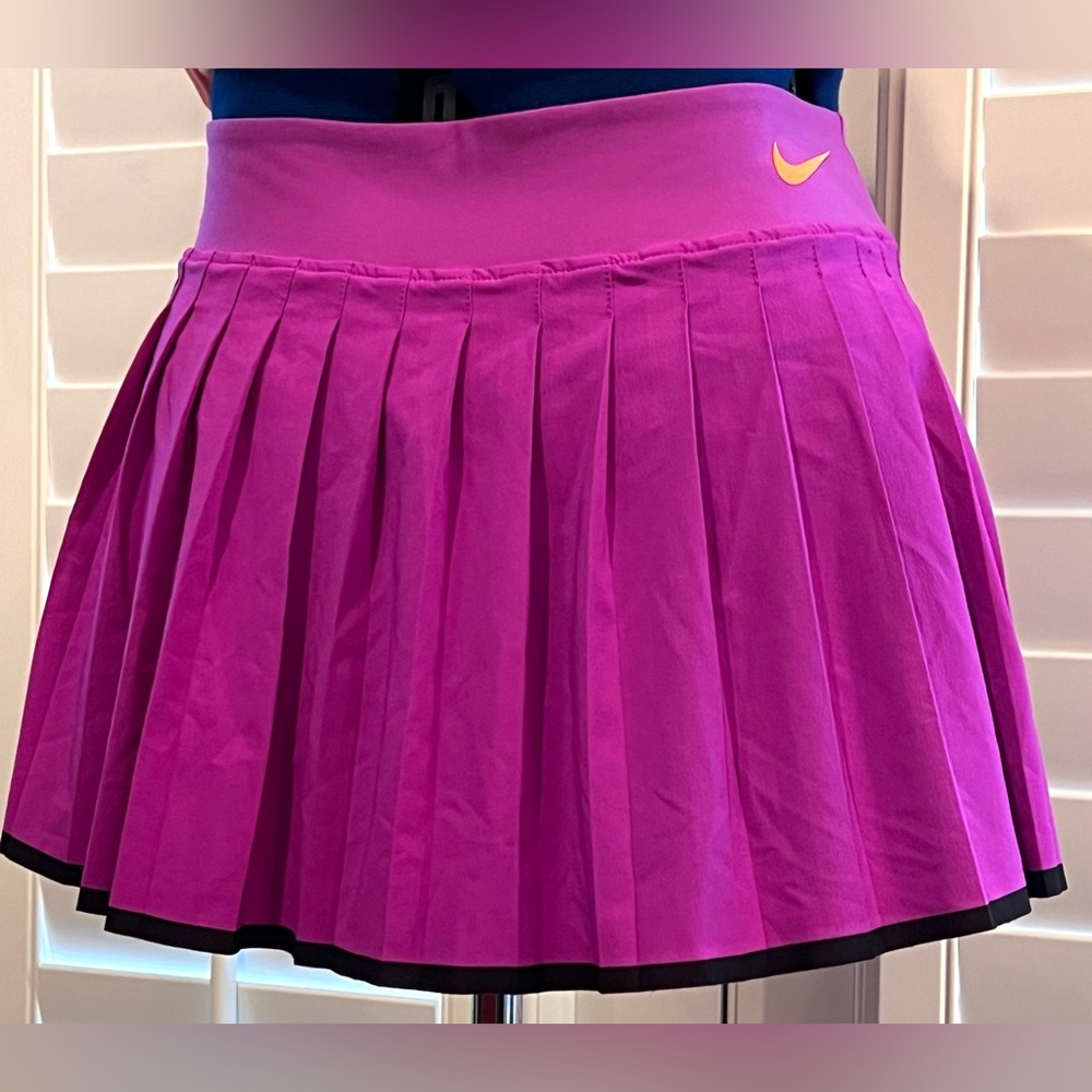 NIKE Victory 2in1 Tennis Pleated Skirt XL. ( runs small, see measurements)